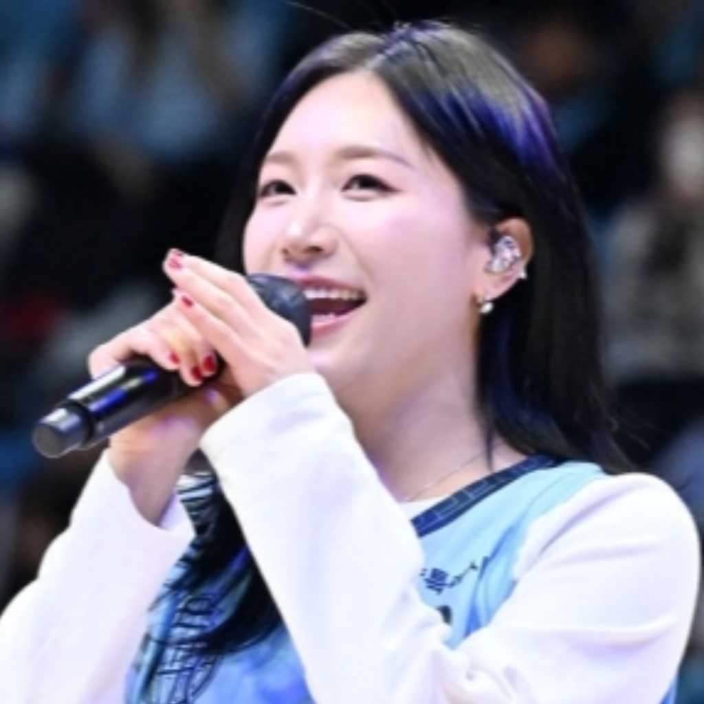 【PHOTO】LABOUM ソヨン、バスケットボールの試合で祝賀公演を披露