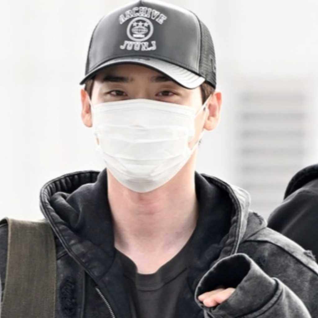 【PHOTO】イ・ジョンソク、ファンミーティングのため香港へ出国(動画あり)