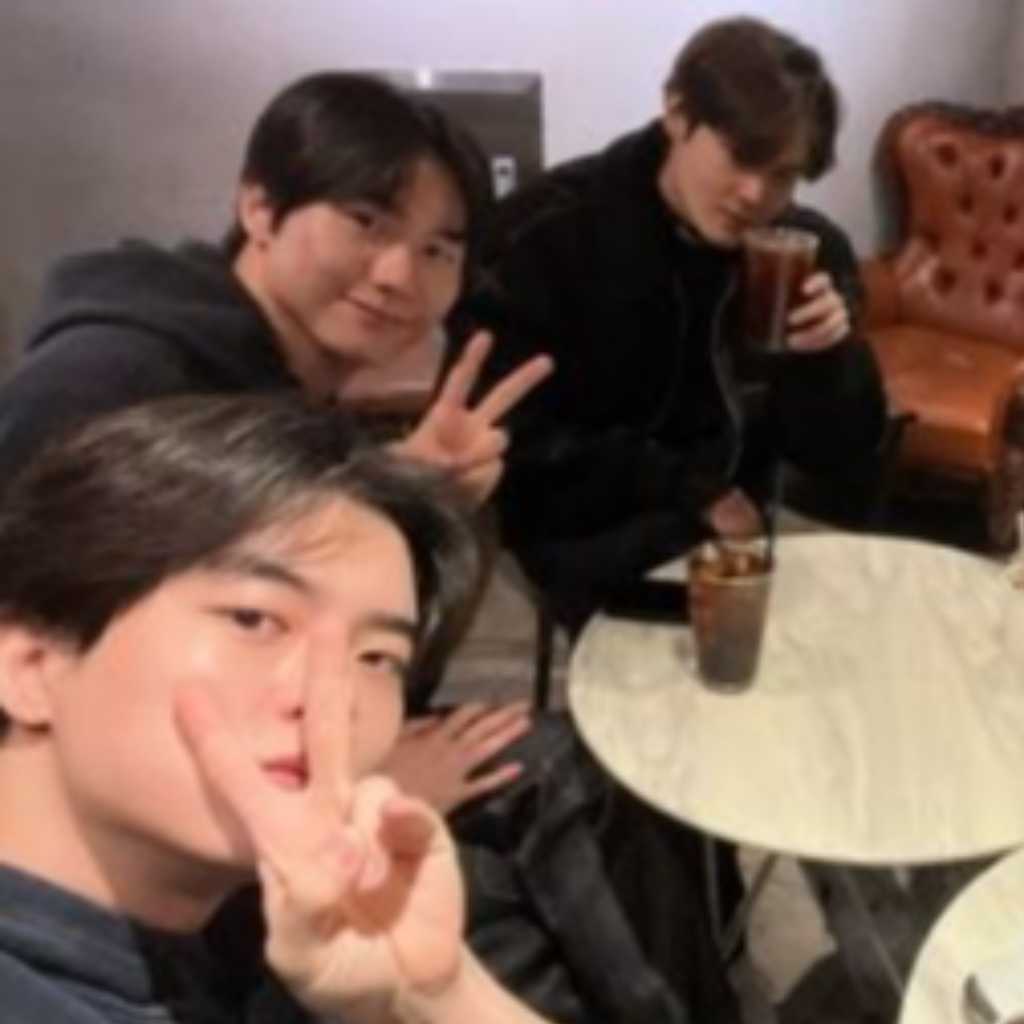 VICTON、デビュー9周年を控えて集結!仲睦まじい近況ショットが話題