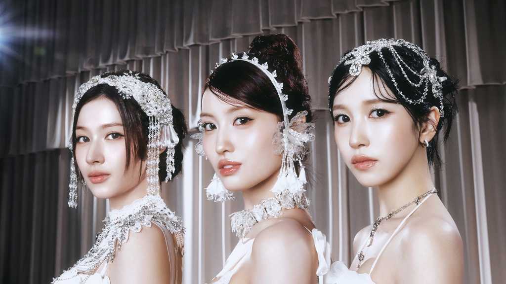 TWICEのユニットMISAMO、日本1stアルバム「PLAY」異なる世界観を表現したジャケットイメージ公開！