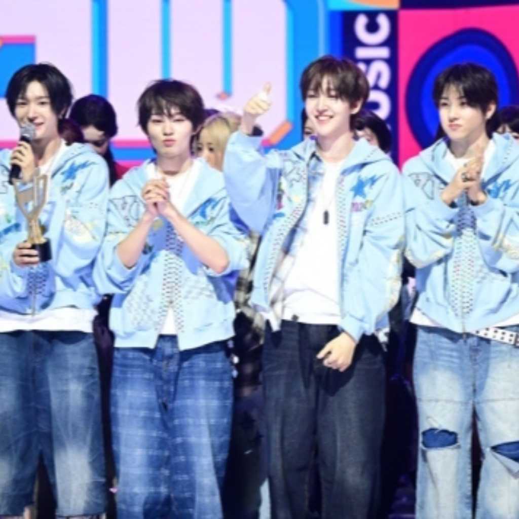 【PHOTO】KickFlip、4/15放送の「SHOW CHAMPION」で1位を獲得！