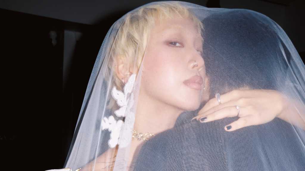 「Kill It」出演キム・ナラ、8年間交際した同性のパートナーと挙式へ！美しいウエディング写真を公開