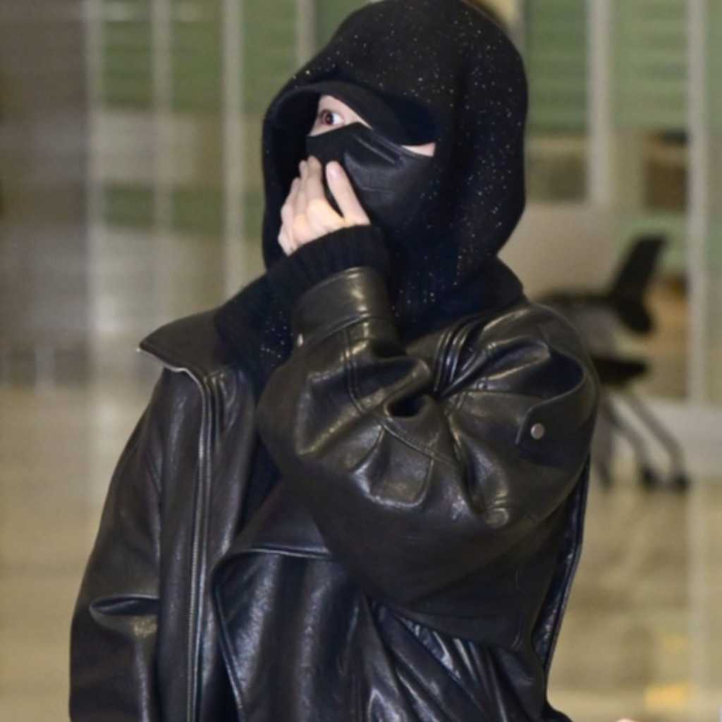 【PHOTO】キム・ユジョン、海外スケジュールを終えて韓国に到着…際立つ美脚