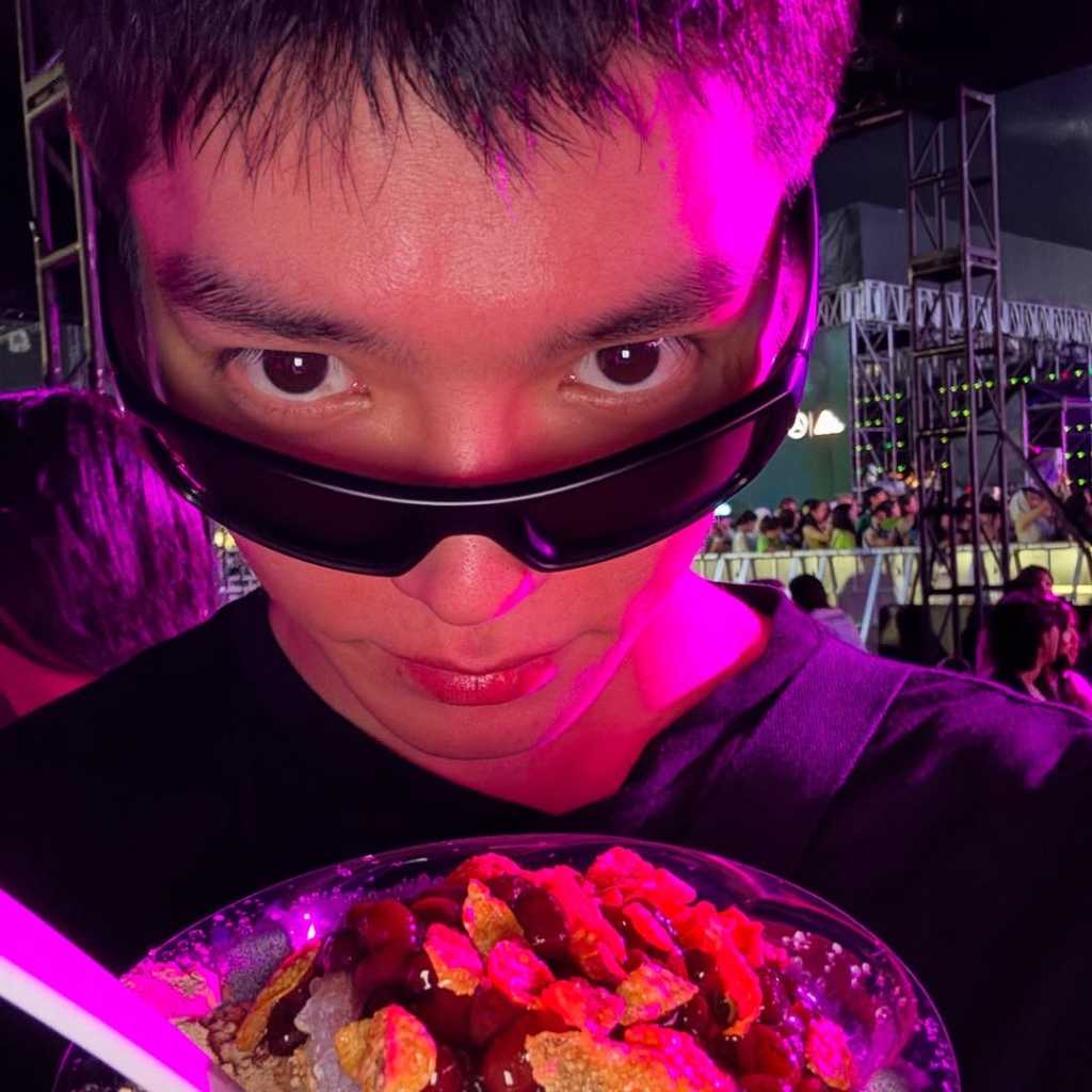 “入隊中”NCT テヨン、かき氷で夏を満喫!音楽作業中の近況ショットも話題に(動画あり)