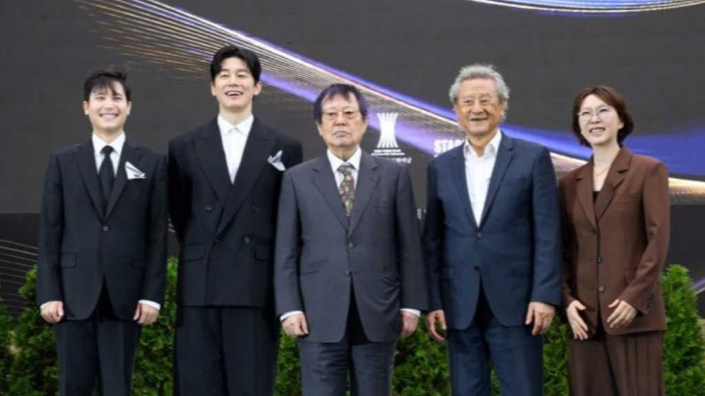 【PHOTO】キム・ムヨルからイ・ジョンジェまで「第16回美しい芸術人賞」授賞式に出席