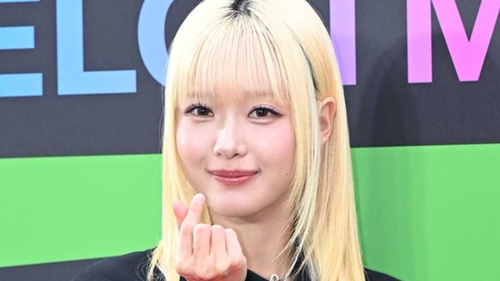 【PHOTO】HANRORO「MMA 2025」レッドカーペットに登場