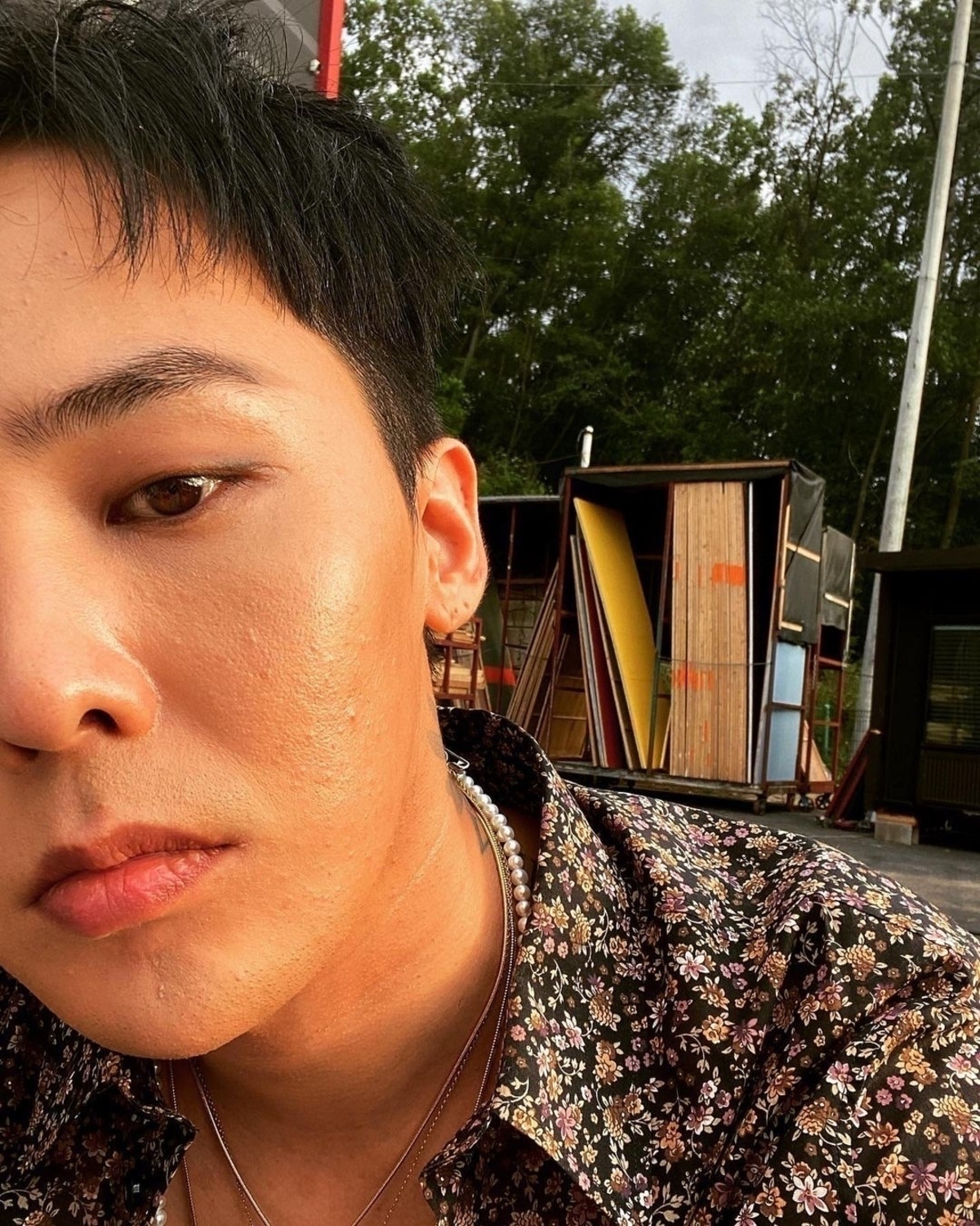 Bigbangのg Dragon オシャレな日常写真を公開 カスタムスニーカーと日の出が芸術的 Kstyle