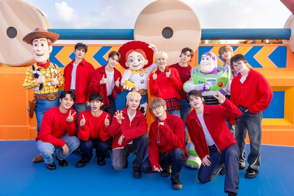 SEVENTEEN、K-POPアーティストとして初！米ディズニーの年末特集
