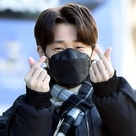 【PHOTO】INFINITE ソンギュ、ラジオ番組の収録に参加…ハートポーズで挨拶（動画あり）