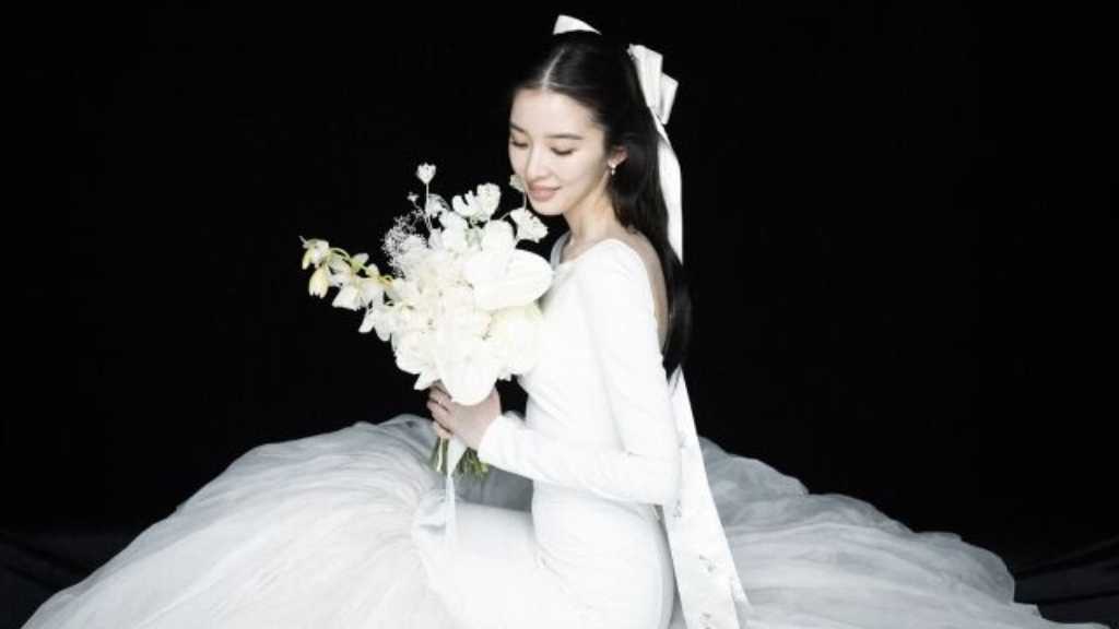 アイリン、結婚式を控えて美しいウエディングドレス姿を公開…人形のようなビジュアル