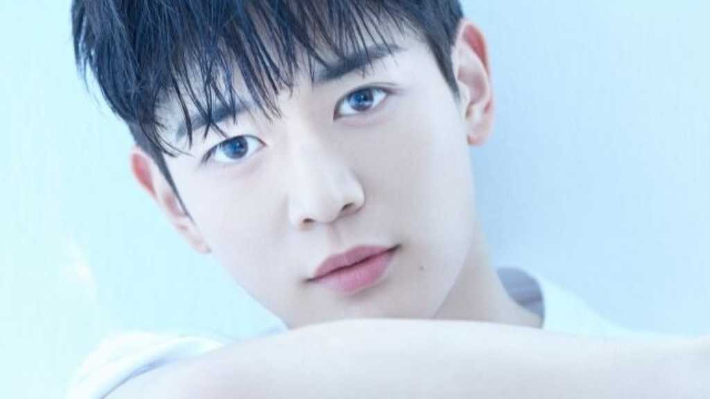 SHINee、ジョンヒョンがDJを務めるラジオ番組「青い夜」に出演
