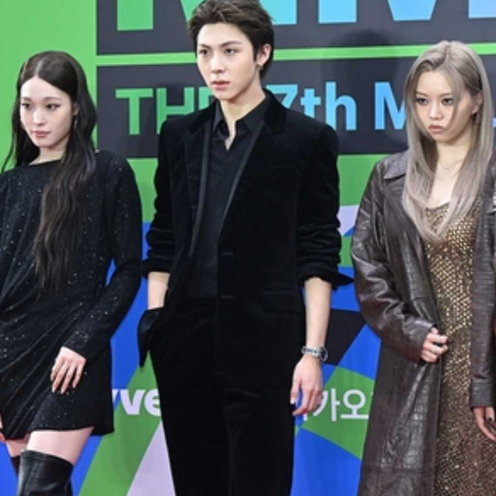 【PHOTO】ALLDAY PROJECT「MMA 2025」レッドカーペットに登場