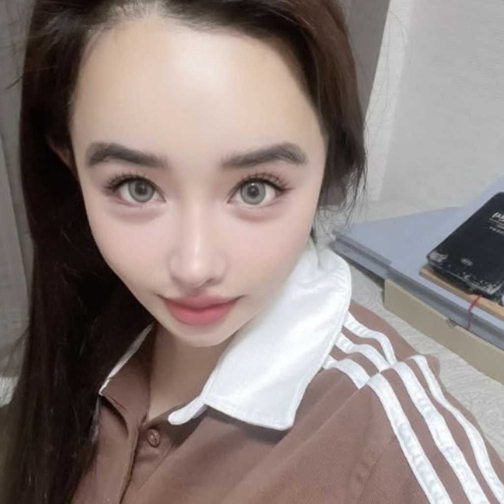 2NE1のBOM、再びセルフ熱愛説…突然のセクシーショット投稿に驚き