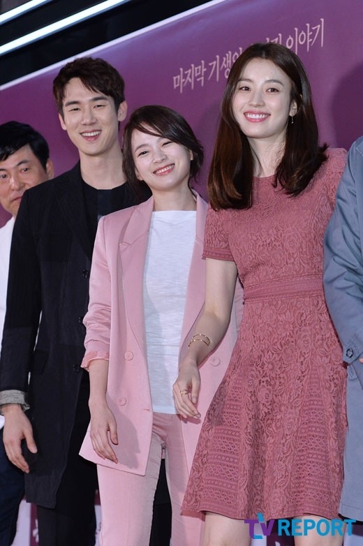 Photo ハン ヒョジュ ユ ヨンソクら 映画 愛を歌う花 Vip試写会に登場 Kstyle