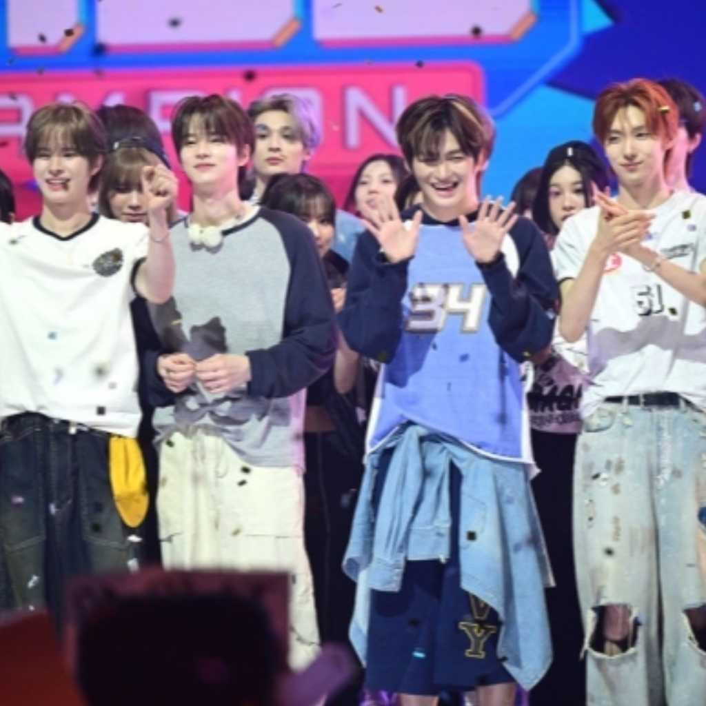 【PHOTO】TWS、4/30放送の「SHOW CHAMPION」で1位を獲得！