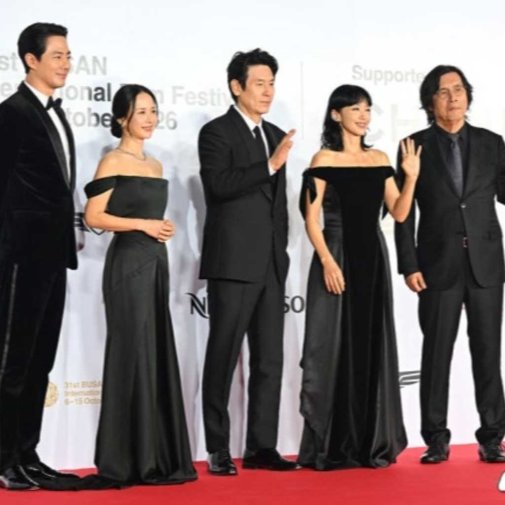 【PHOTO】チョン・ドヨン＆ソル・ギョングら「釜山国際映画祭」開幕式のレッドカーペットに登場