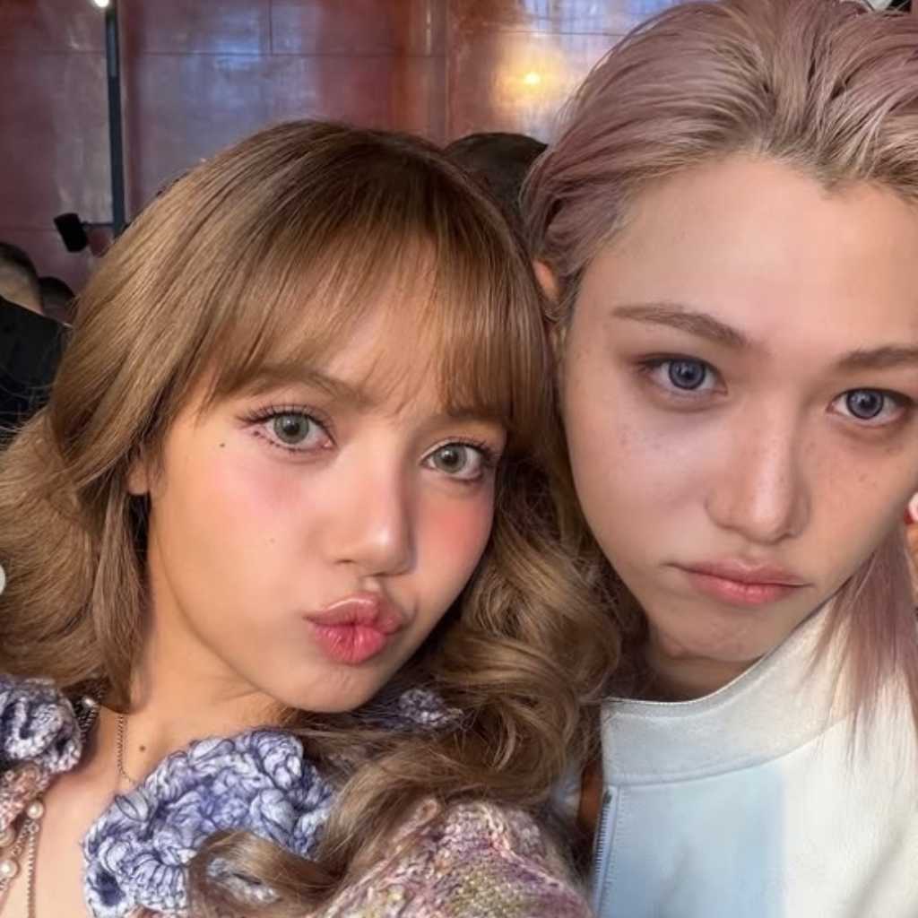 BLACKPINK リサ、Stray Kids フィリックスと密着！パリで撮った美男美女ショットが話題に