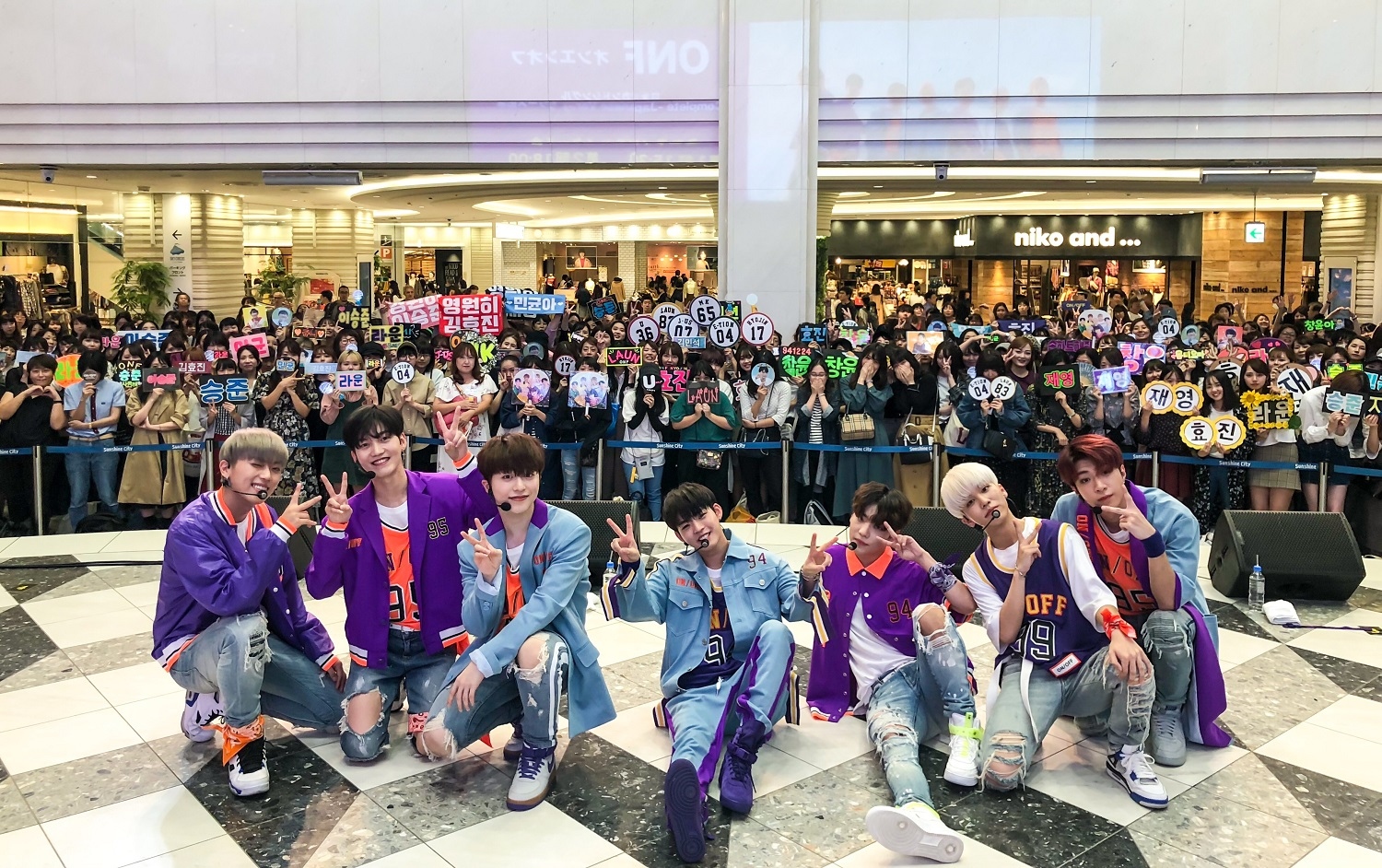 Onf 日本でリリース記念フリーライブを開催 目標は ツアーで47都道府県を Complete Kstyle