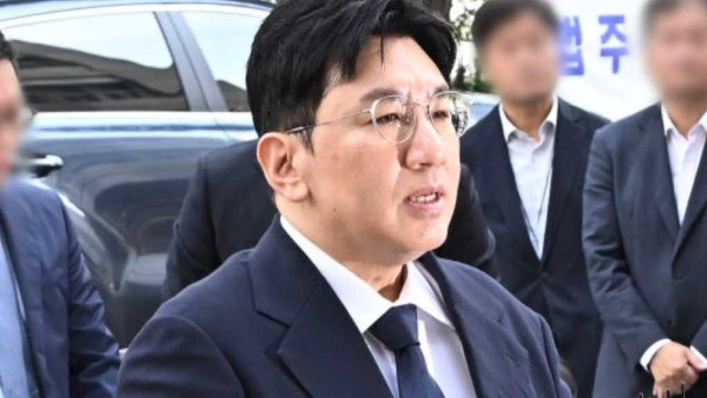 HYBE バン・シヒョク議長、本日ソウル警察庁に再び出頭