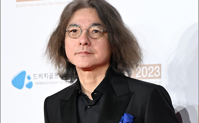 【PHOTO】岩井俊二監督「第28回釜山国際映画祭」開幕式のレッドカーペットに登場