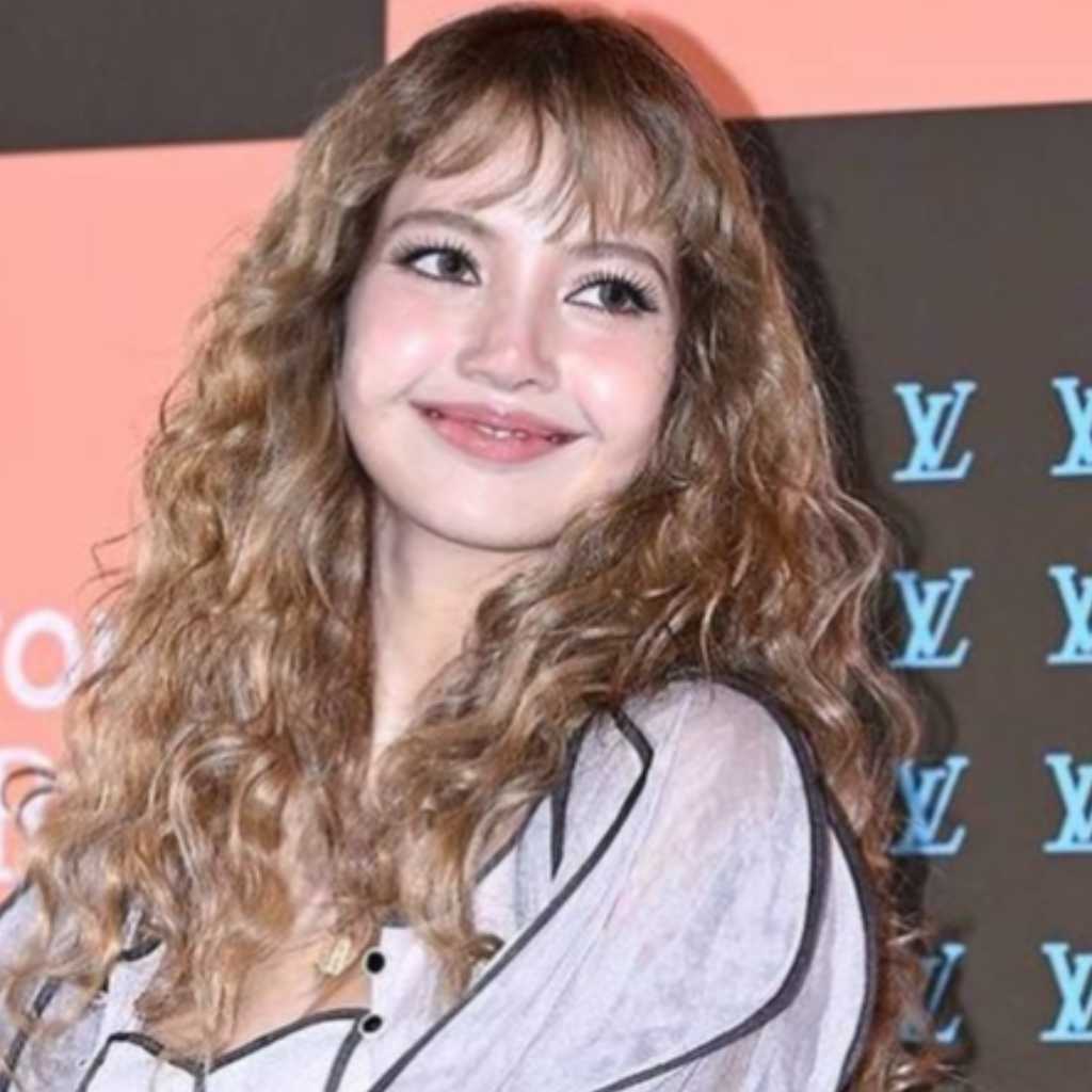 リサ、グループ活動時に交際事実を隠していたと告白「BLACKPINKの人気を落としたくなかった」