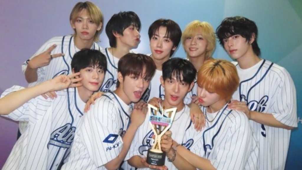 AHOF「SHOW CHAMPION」で1位を獲得！タイトル曲で2冠達成