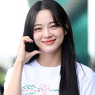 【PHOTO】キム・セジョン、スケジュールのため釜山へ…爽やかな笑顔(動画あり)