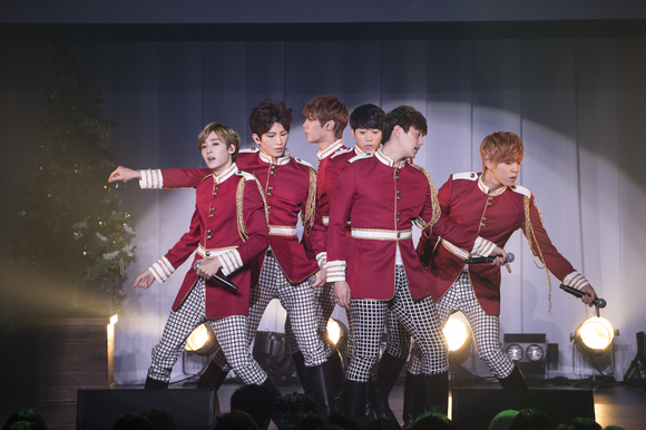 U-KISS、スイーティーなクリスマスLIVEで4枚目のアルバム発売を発表