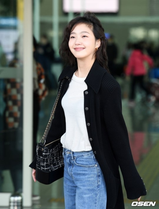 Photo キム ゴウン ファッションショー出席のためフランスへ出国 寒さに負けない笑顔 Kstyle