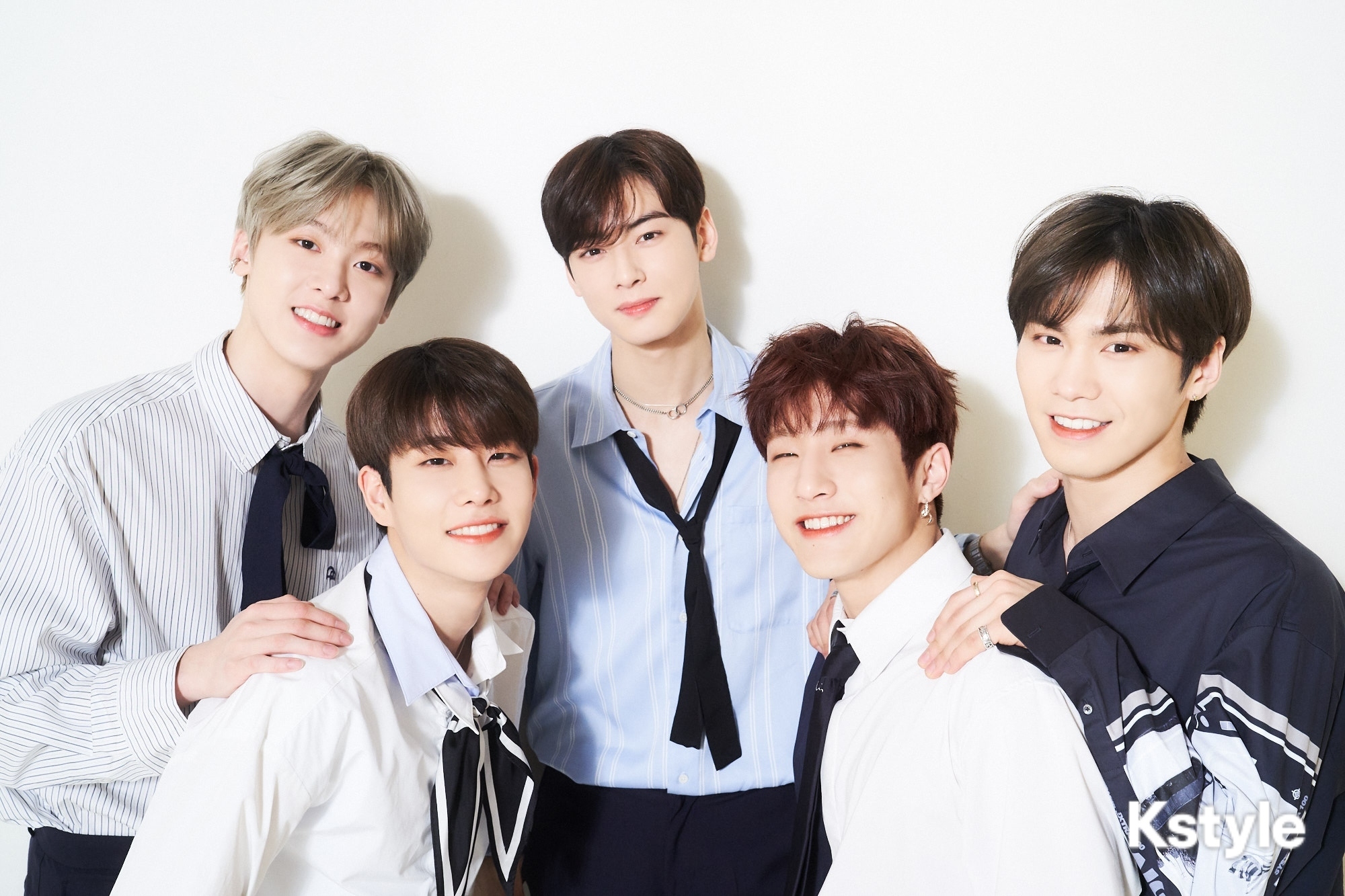 ASTRO 写真集 mj、ジンジン、チャウヌ、ウヌ、ムンビン、ラキ、サナ 