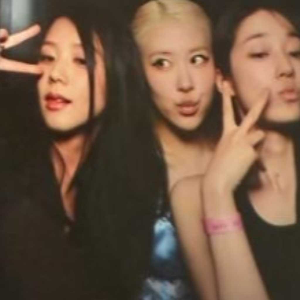 ノ・ユンソ、BLACKPINK ジス＆ロゼとの親交をアピール！豪華3ショットが話題に
