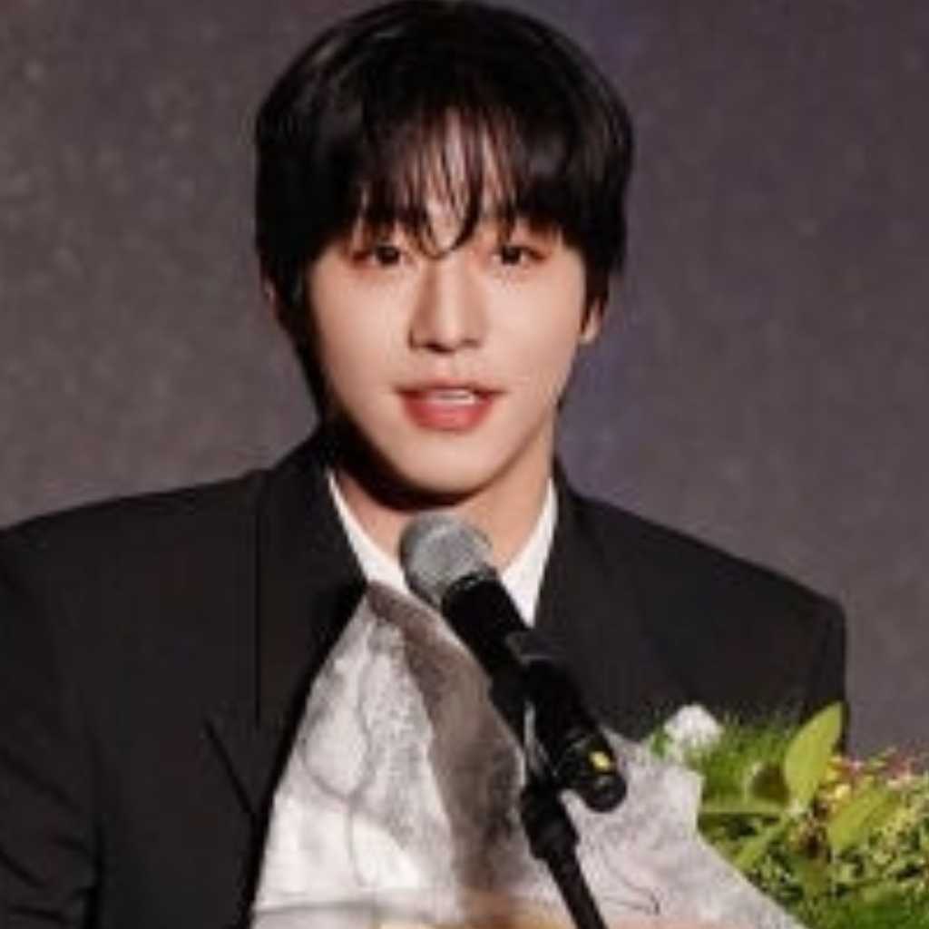 アン・ヒョソプ「美しい芸術人賞」で新人芸術人賞を受賞…約200万円の賞金を全額寄付