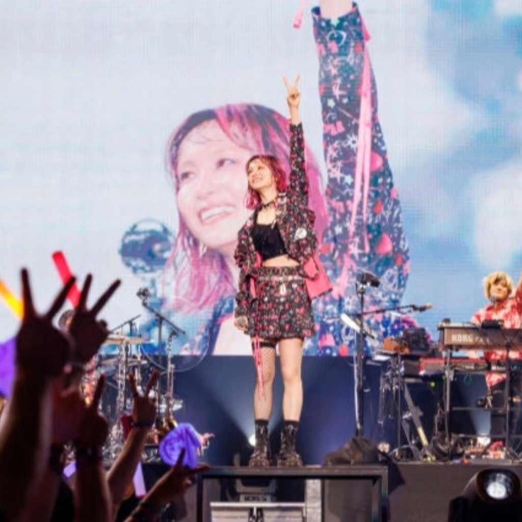 LiSA、韓国ファンと再会!単独コンサートで華やかなステージ披露「日本語で一緒に歌ってくれて感動」