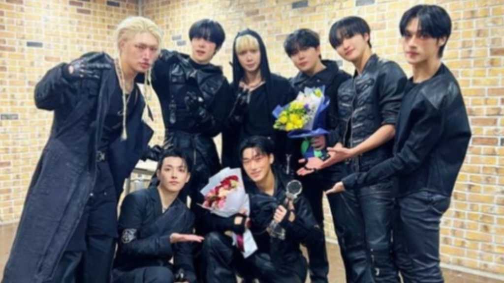 ATEEZ「ミュージックバンク」で1位を獲得!ファンに感謝“これからも力強く進んでいく”