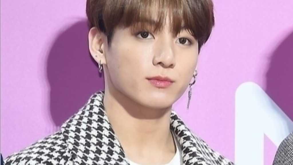 BTS ジョングク、サセンファンの迷惑行為に警告…拳を振り上げるジェスチャーも