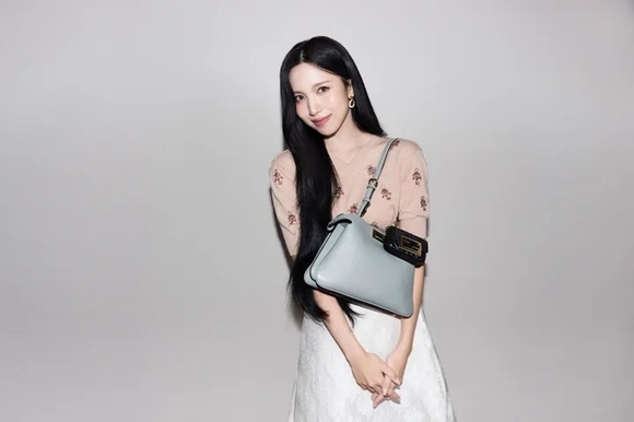 TWICE ミナ「FENDI」のジャパンブランドアンバサダーに就任!“身 TWICE ミナ「FENDI」のジャパンブランドアンバサダーに就任!“身