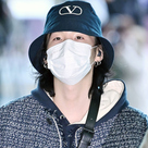 【PHOTO】BTS(防弾少年団)のSUGA、海外スケジュールのためアメリカへ出国…カリスマ溢れるファッション