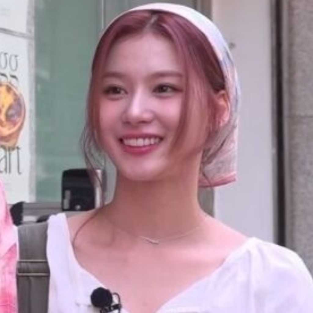 TWICE サナ、モモと家出を計画！？デビュー前の驚きのエピソードを公開