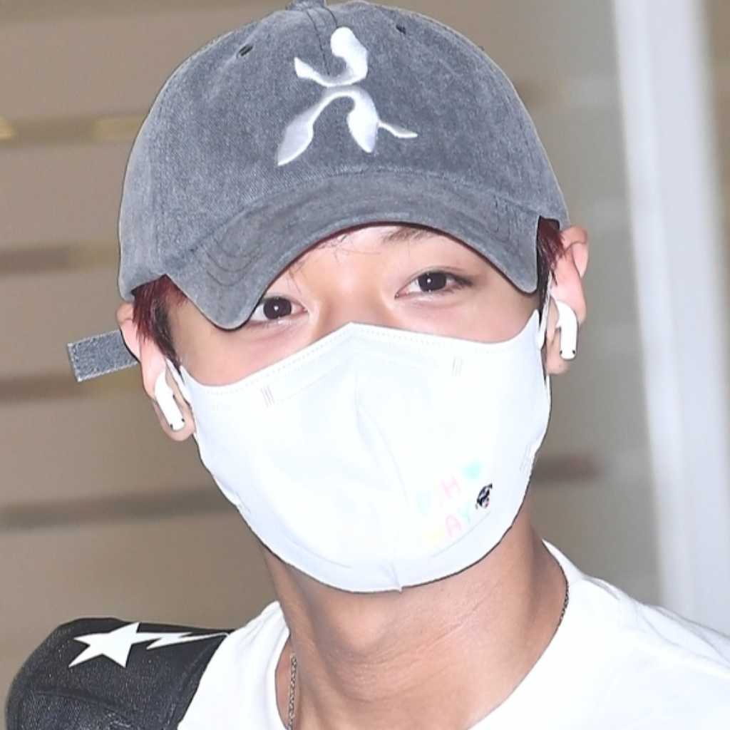 【PHOTO】Wanna One出身パク・ジフン、海外スケジュールを終えて帰国