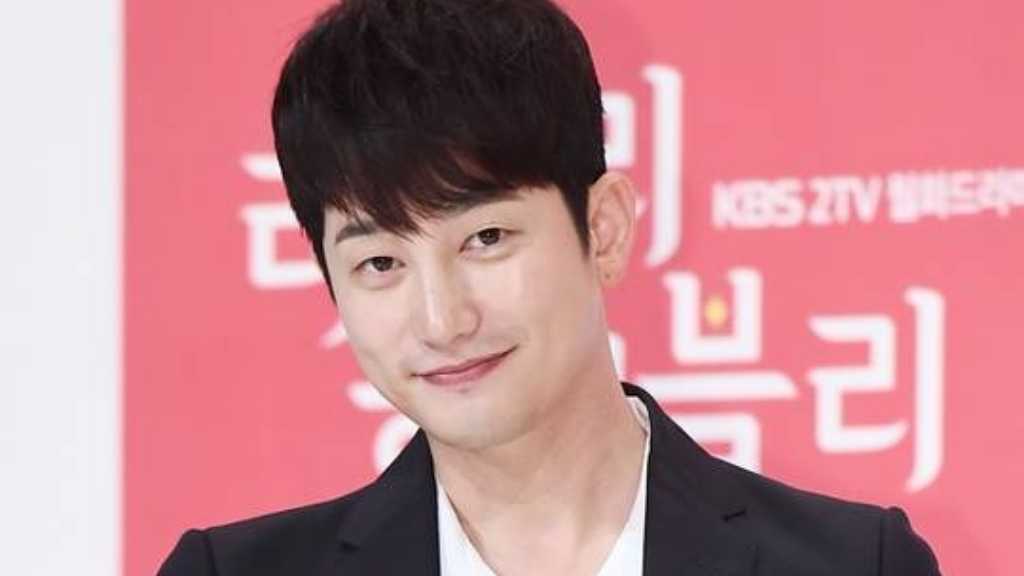 パク・シフの不倫仲介疑惑をめぐり訴訟中…暴露した女性、再び家庭破綻を主張