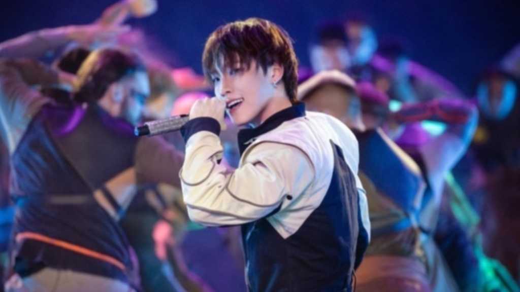SEVENTEEN ディノ、eスポーツW杯の開幕式に観客熱狂！豪華アーティストとステージ披露