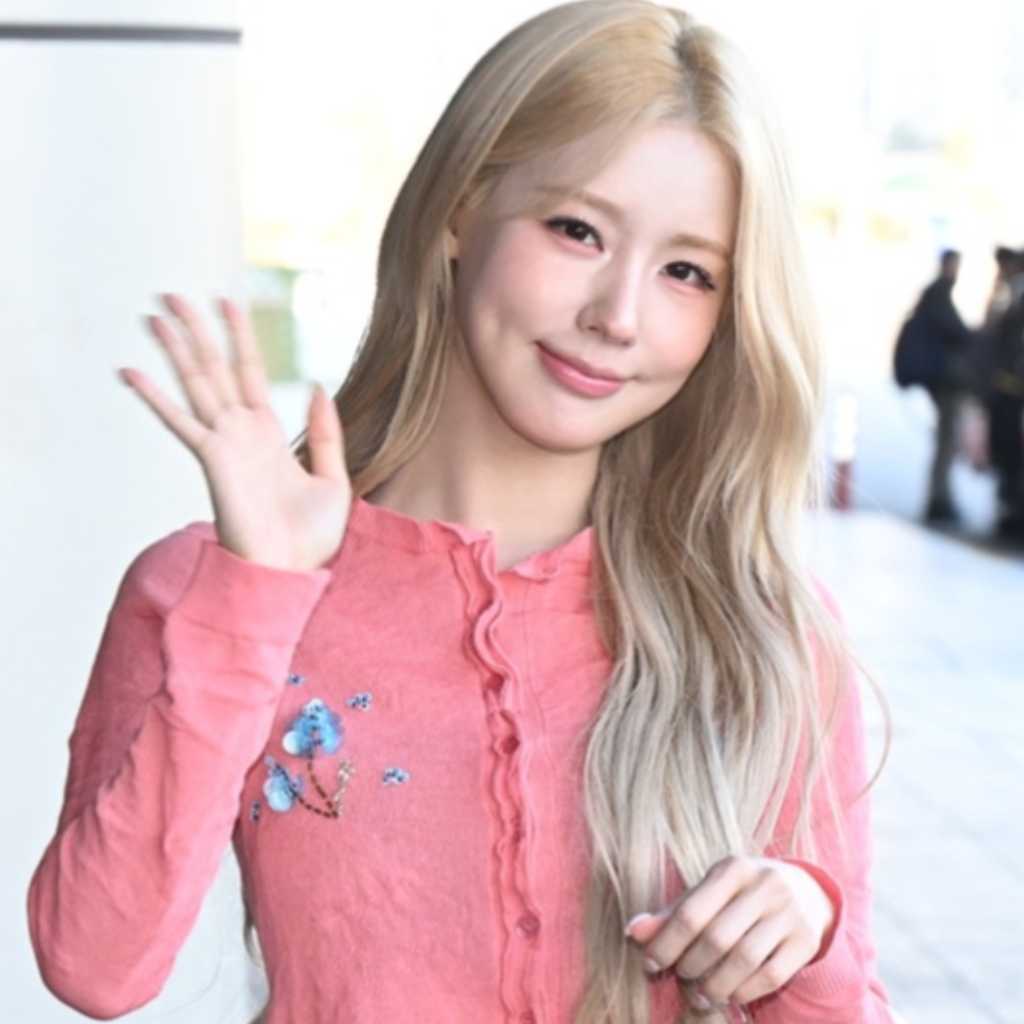 【PHOTO】i-dle ミヨン、海外スケジュールのため出国…春らしいファッションで登場