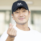 【PHOTO】パク・ヘス「第74回エミー賞」に出席するためアメリカへ出国…爽やかな指ハート