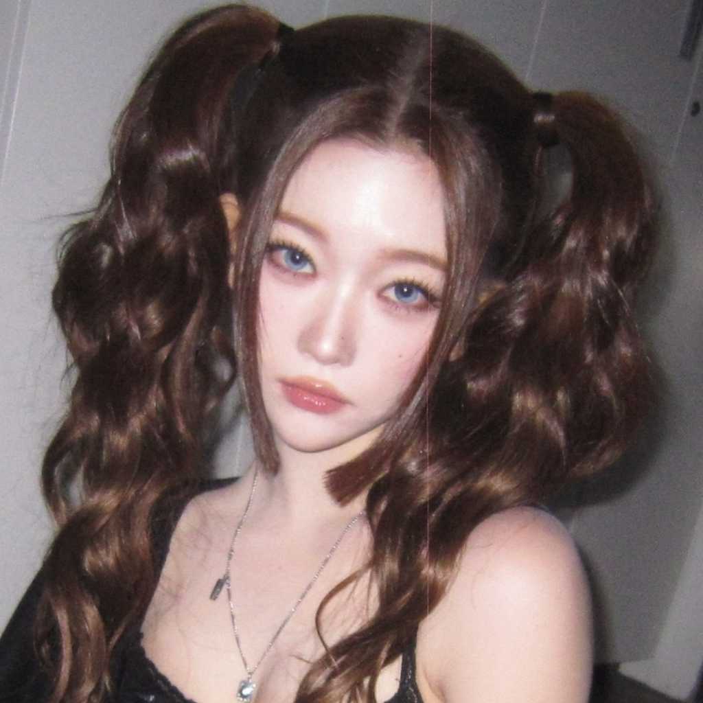 Billlie つき、セクシーな衣装の近況ショット公開！人形のようなビジュアル