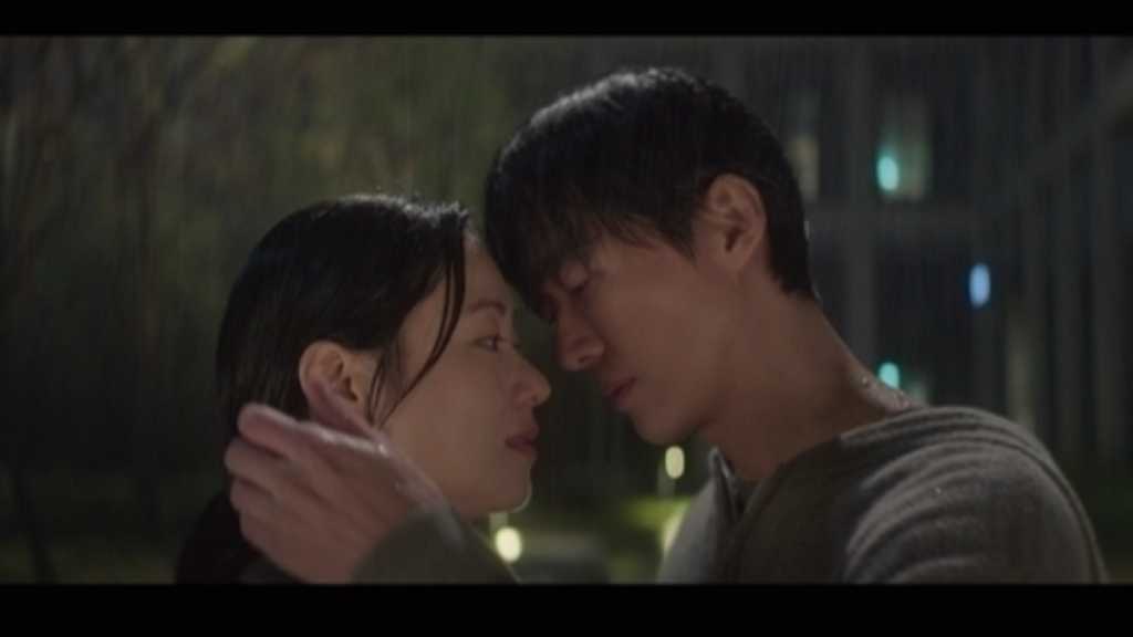 「私たちの映画」チョン・ヨビン、ナムグン・ミンと雨の中でキス【ネタバレあり】