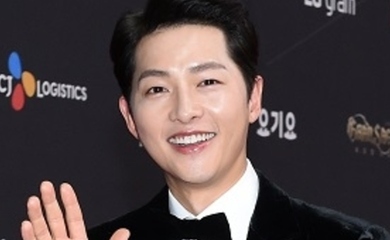 Photo ソン ジュンギが Mama レッドカーペットに登場 Kstyle