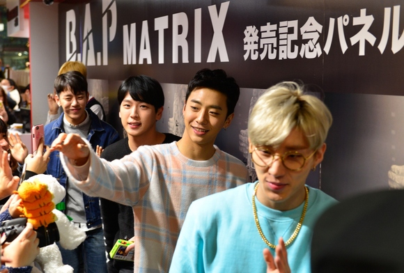 PHOTO】B.A.P、タワーレコード渋谷店に登場！「MATRIX」発売記念パネル ...