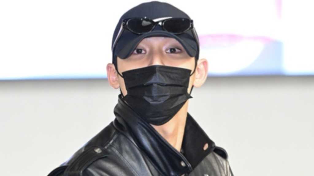 【PHOTO】SEVENTEEN ミンギュ、スケジュールのため日本へ…オールブラックで登場