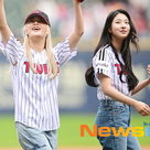 【PHOTO】FIFTY FIFTY、始球・始打式に登場…キナが投手でセナが打者に挑戦