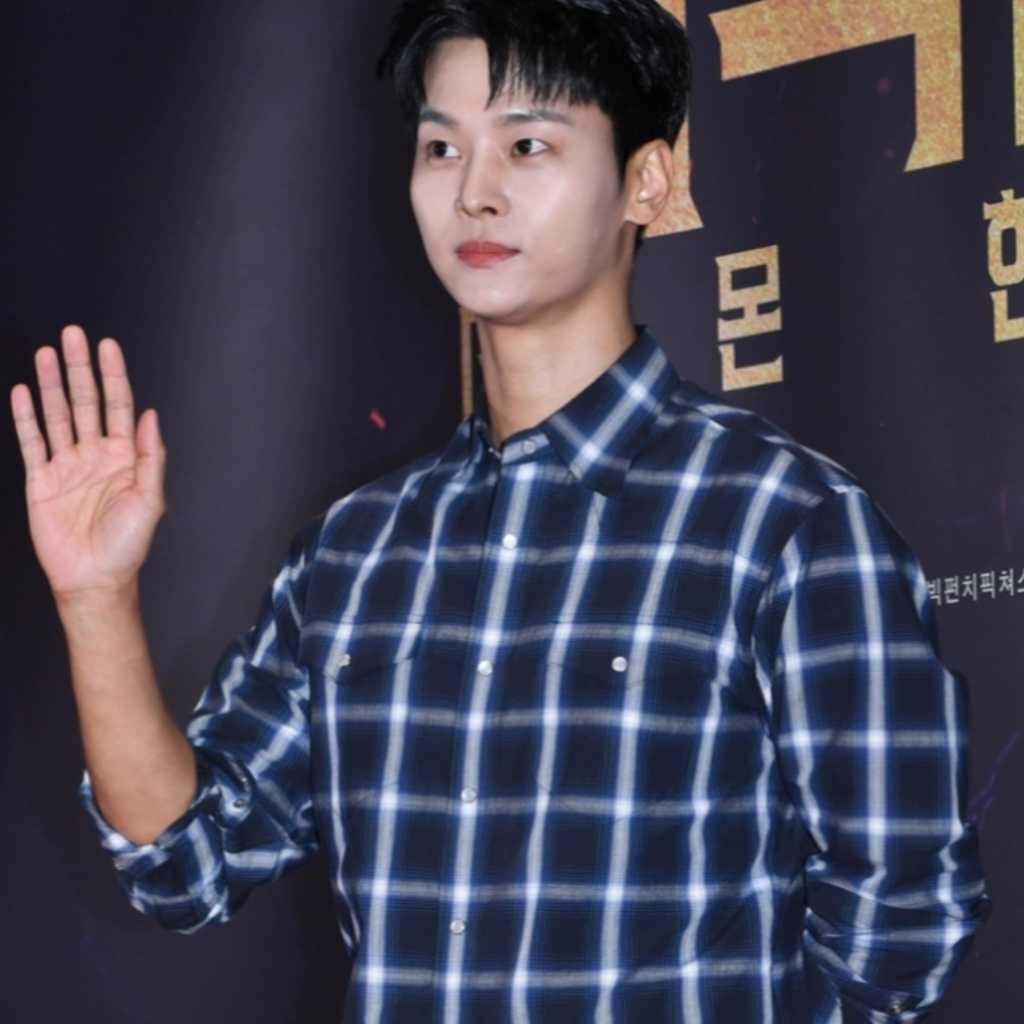 【PHOTO】VIXX エン＆ジニョンら、映画「聖なる夜」VIP試写会に出席（動画あり）